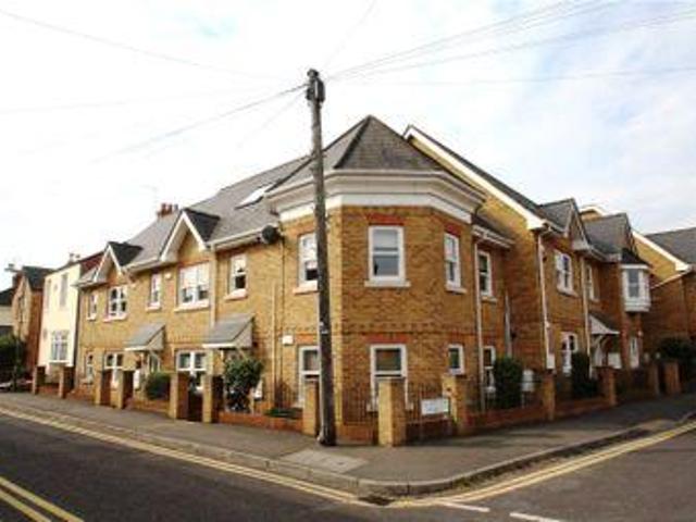 House for rent in Row Town, Surrey