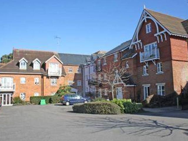 House for rent in Pachesham Park, Surrey
