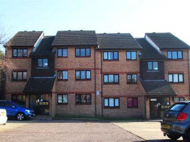 House for rent in Row Town, Surrey