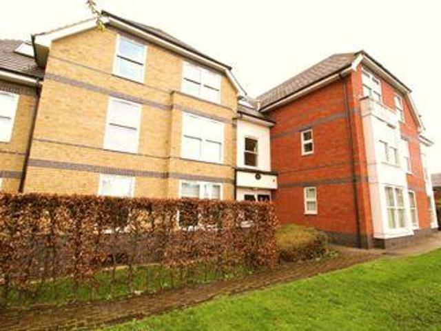 House for rent in Row Town, Surrey