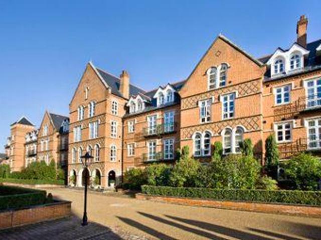House for rent in Row Town, Surrey