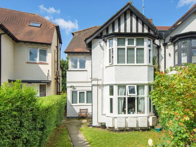 Apartment for rent in Temple Fortune, Greater London