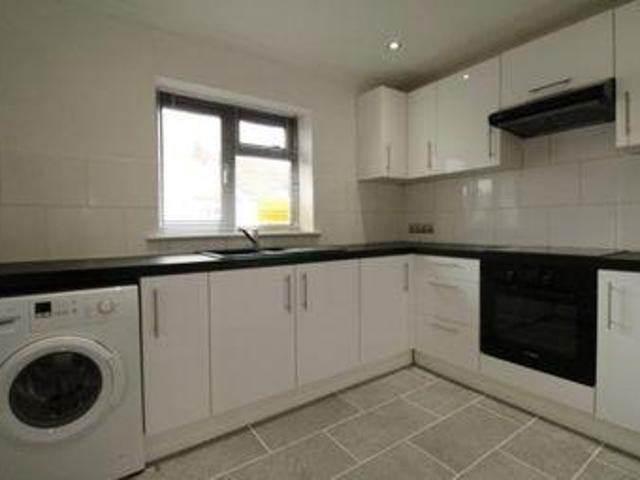 House for rent in Heol-las, Surrey