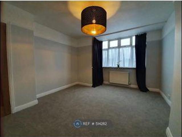 House for rent in Row Town, Surrey