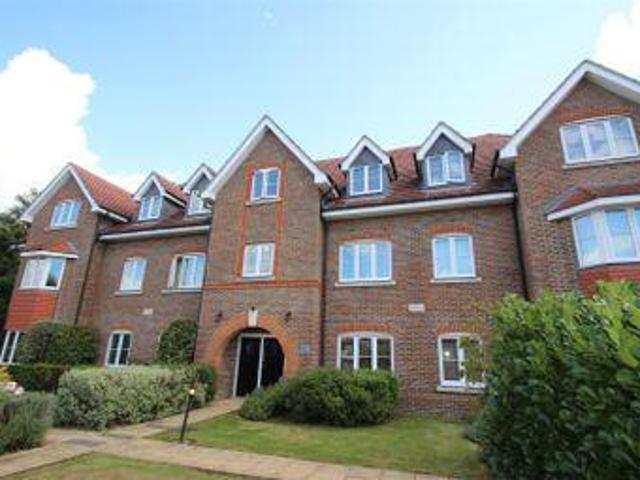 House for sale in Little Stanmore, Greater London