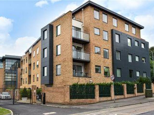House for sale in Heol-las, Surrey