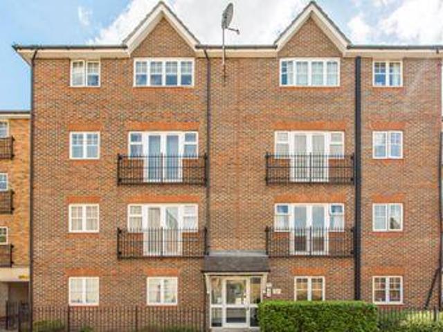 House for sale in Purfleet, Essex