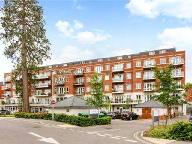 House for sale in Ascot