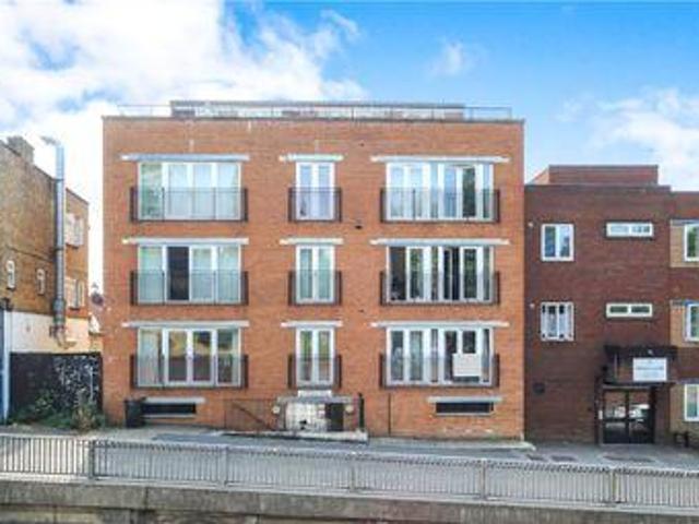 House for sale in Heol-las, Surrey