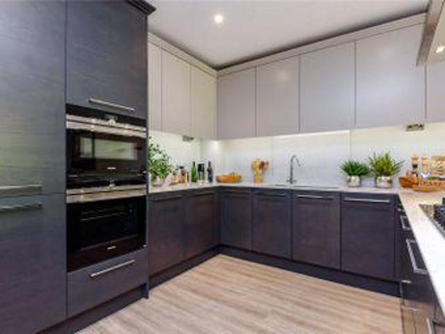 House for sale in Ascot