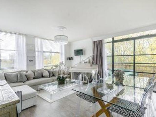 House for sale in Brentford End, Greater London