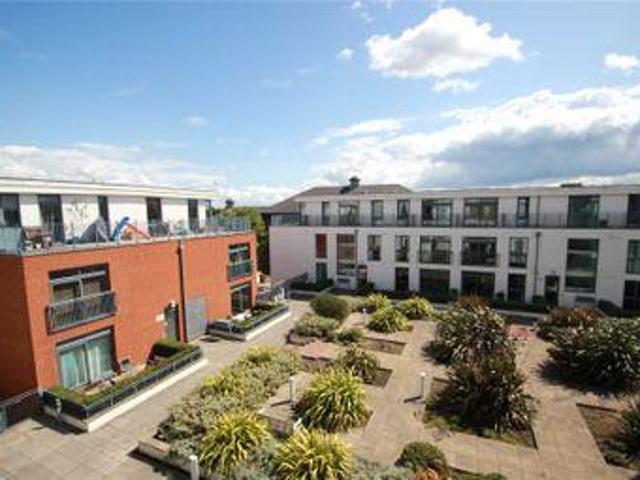 House for sale in Chertsey, Runnymede