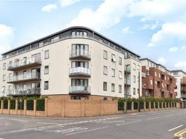 House for sale in Heol-las, Surrey