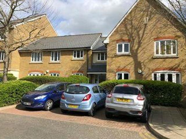 House for sale in Purfleet, Essex