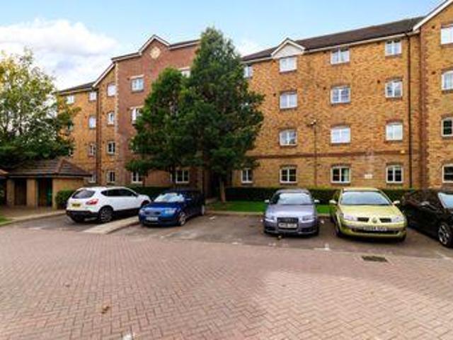 House for sale in Purfleet, Essex