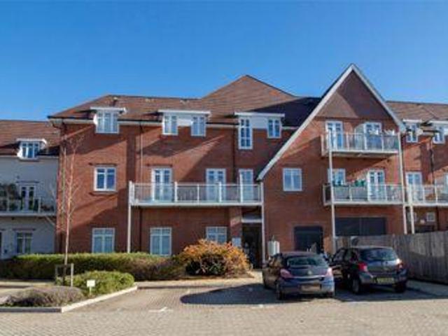 House for sale in Fleet, Hart