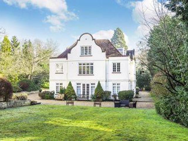 House for sale in Heol-las, Surrey