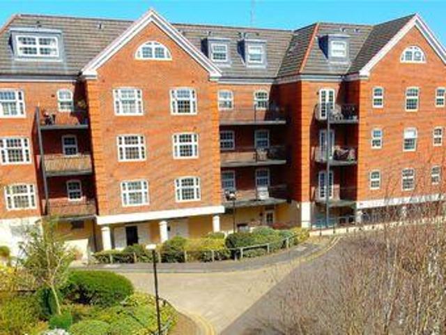House for sale in Heol-las, Surrey