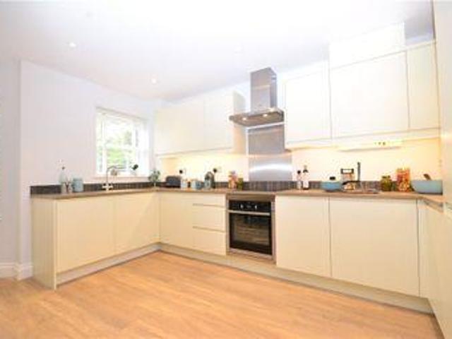 House for sale in Heol-las, Surrey