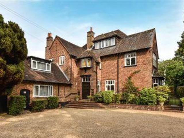 House for sale in Heol-las, Surrey