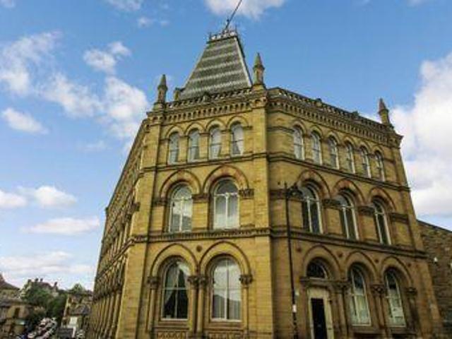 House for sale in Batley, West Yorkshire