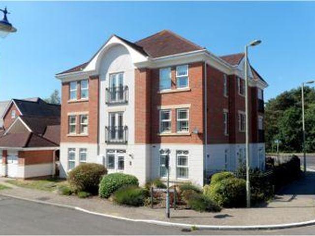 House for sale in Heol-las, Surrey
