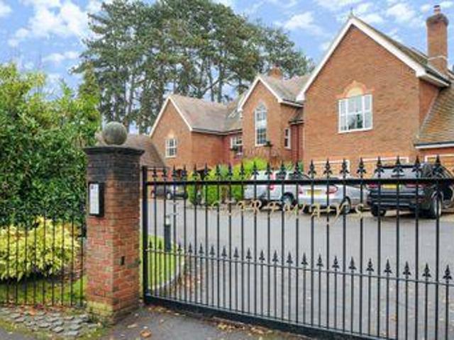 House for sale in Ascot