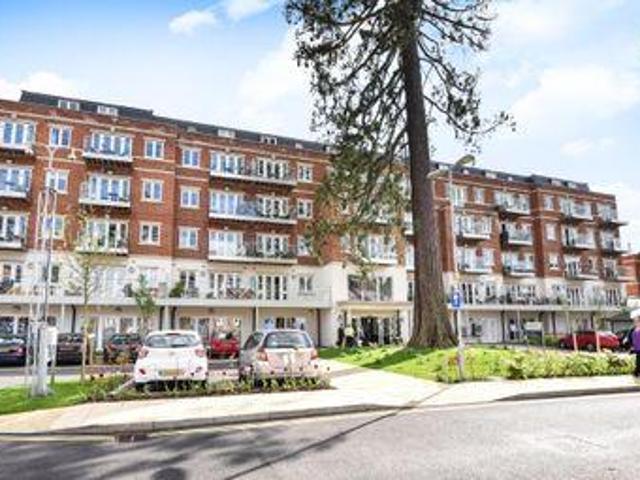 House for sale in Ascot