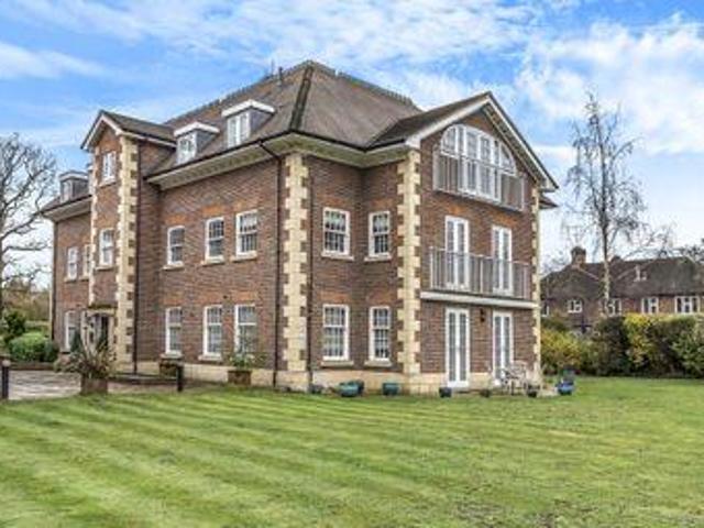 House for sale in Little Stanmore, Greater London