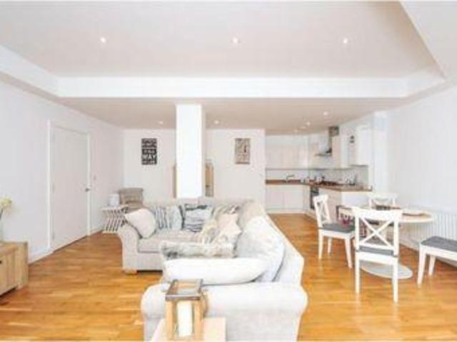 House for sale in Hillview, Surrey