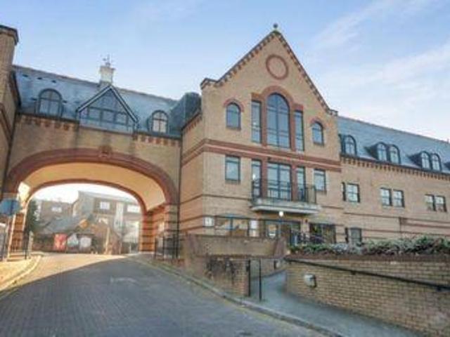House for sale in Hillview, Surrey