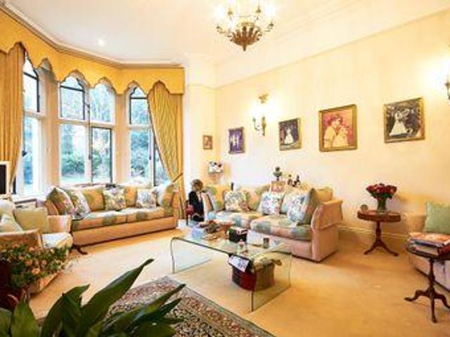 House for sale in Oxted, Hillview