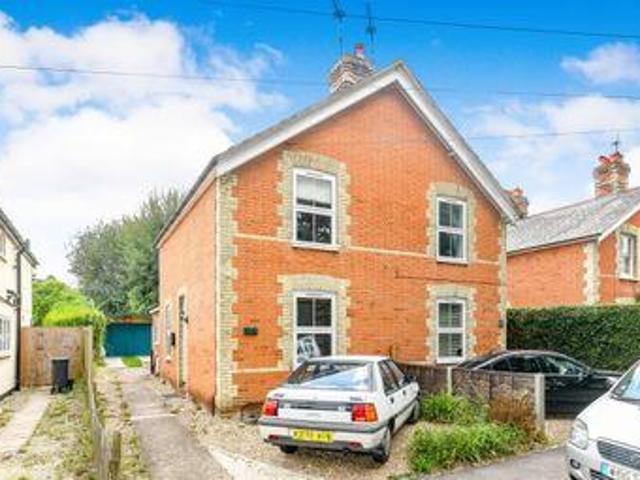 House for rent in Heol-las, Surrey