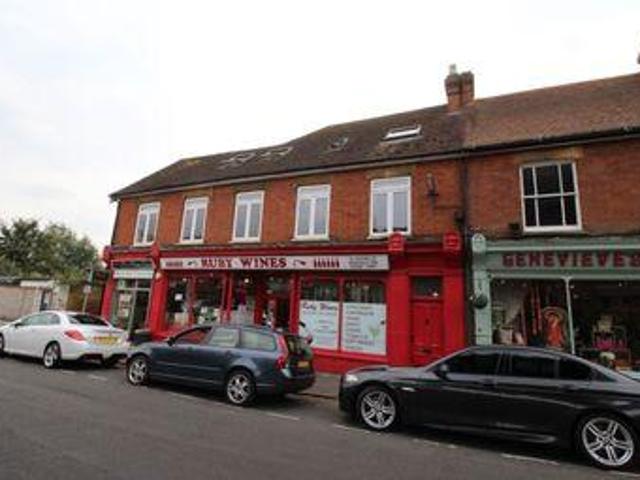 House for rent in Row Town, Surrey