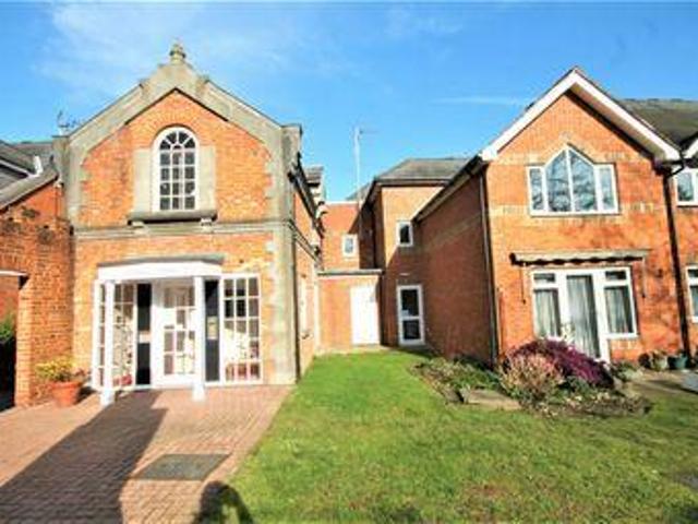 House for sale in Little Stanmore, Greater London