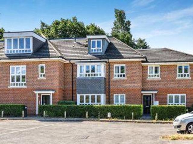 House for sale in Heol-las, Surrey