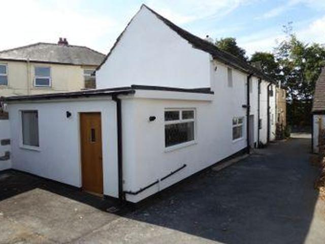House for sale in Huddersfield, West Yorkshire