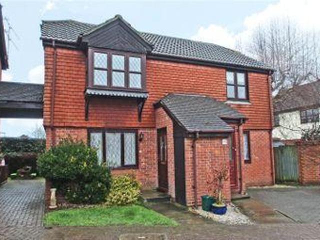 House for rent in Row Town, Surrey