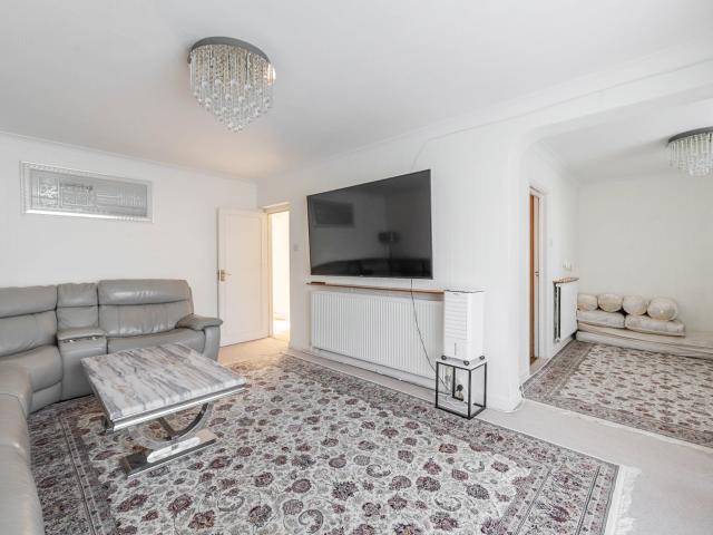 Apartment for rent in Little Stanmore, Greater London