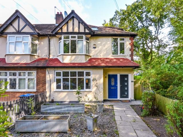Apartment for rent in London Borough of Merton, Merton Park
