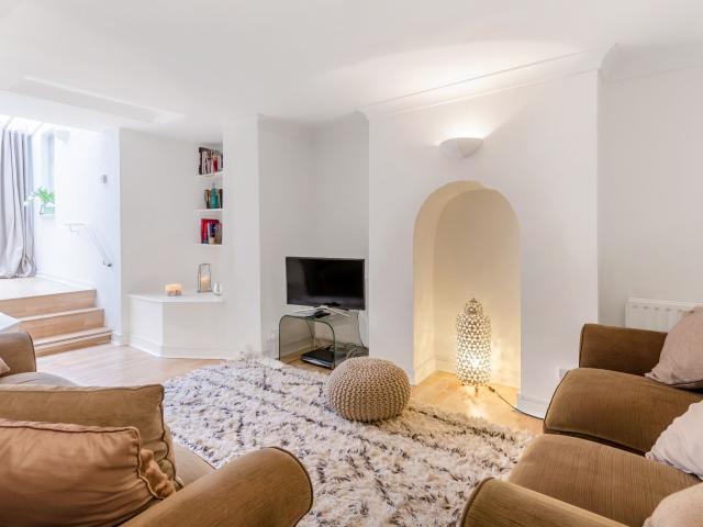Apartment for rent in London Borough of Merton, Merton Park