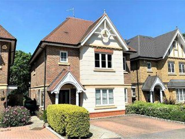 House for sale in Heol-las, Surrey