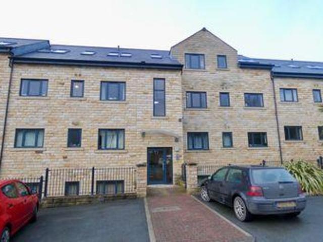 House for sale in Huddersfield, West Yorkshire