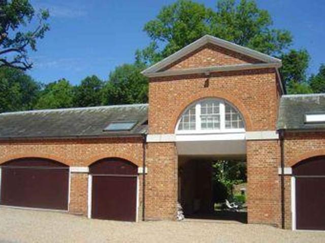 House for rent in Row Town, Surrey