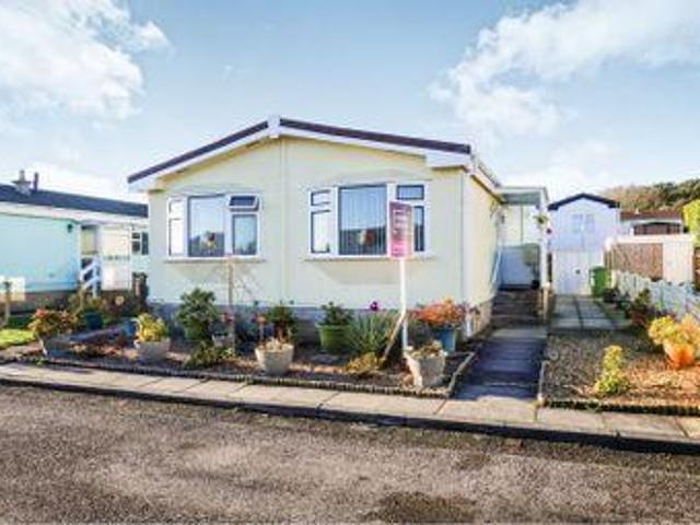 House for sale in Huddersfield, West Yorkshire