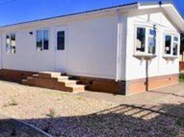 House for sale in Luton