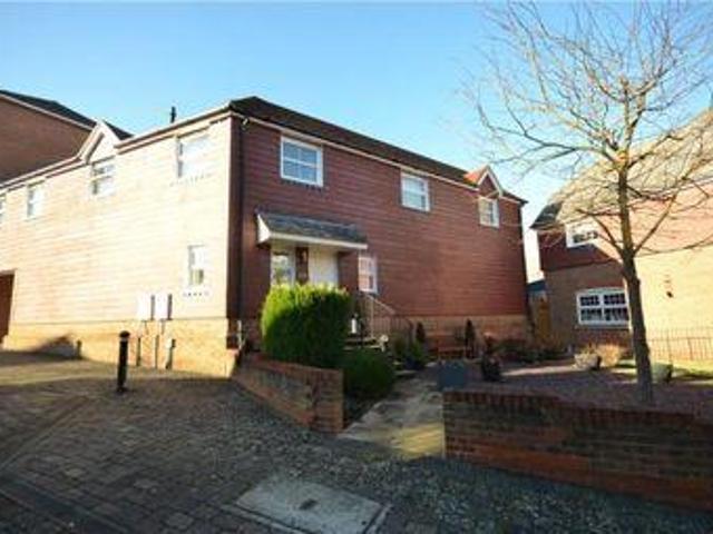 House for sale in Fleet, Hart