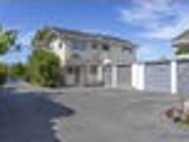 Apartment for sale in Addington, Canterbury