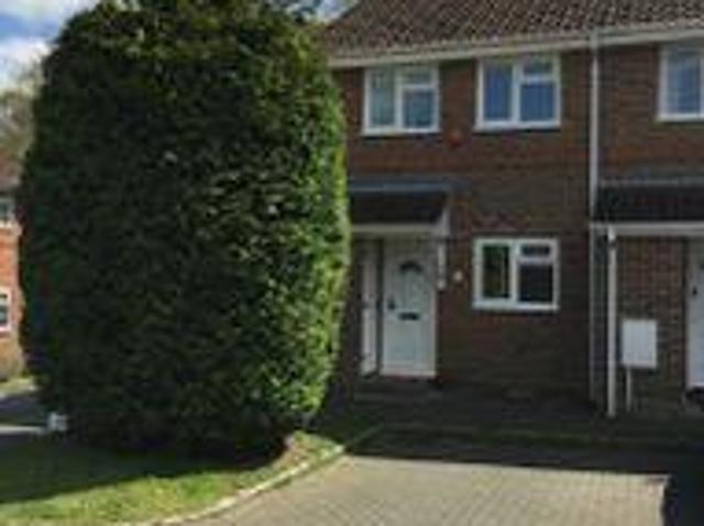House for rent in Heol-las, Surrey