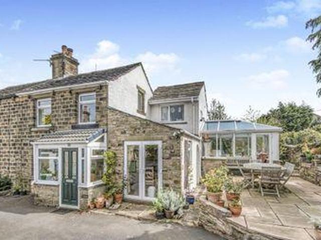 House for sale in Huddersfield, West Yorkshire